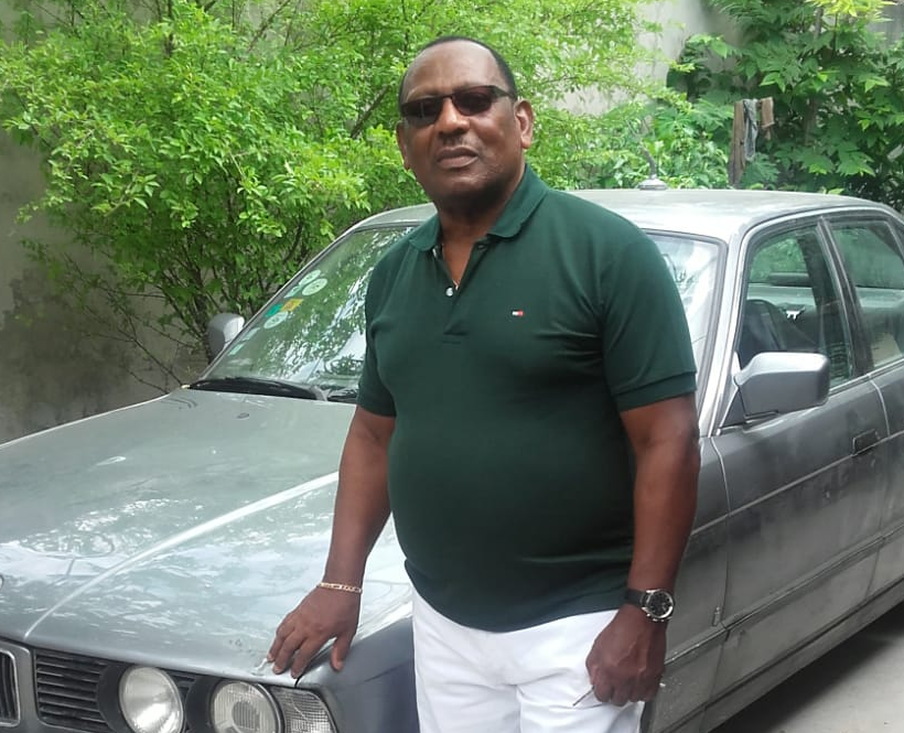 Ne vous lamentez pas, je ne suis pas mort.